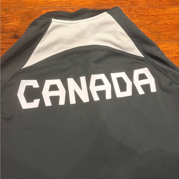 Nike Men's Black Windbreaker with Canada Emblem - Picture 3 of 3